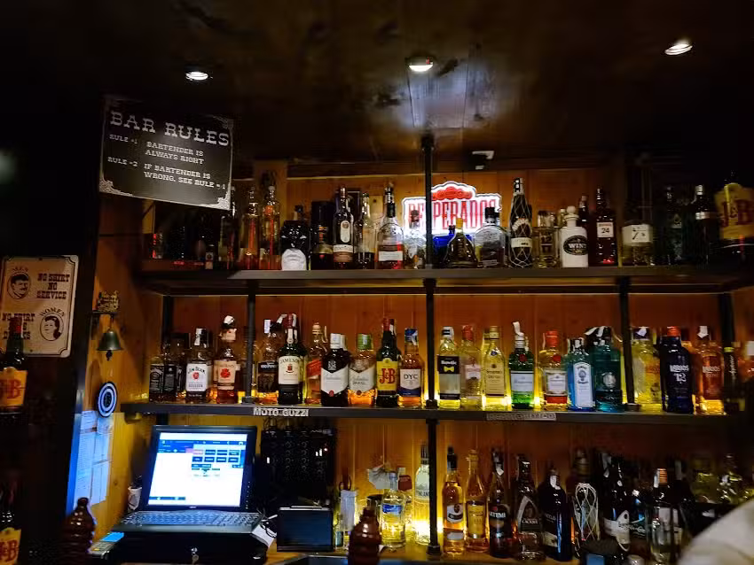 La Cuneta Rock Caf&eacute;