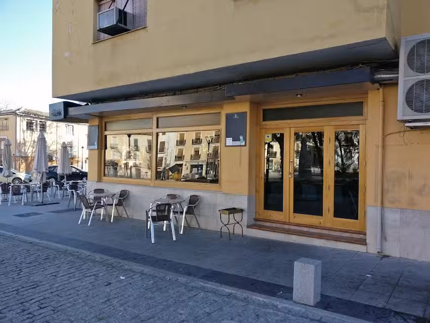 La Dama bar cafe