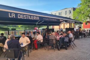 La destiler&iacute;a gastrobar
