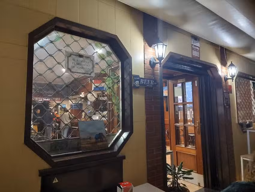 La Escondida Bar-Caf&eacute;