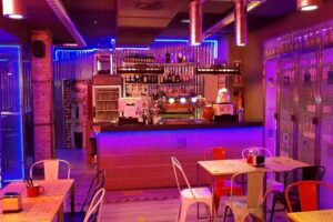 La Fabrica 1984 (Pla&ccedil;a de les Flors)