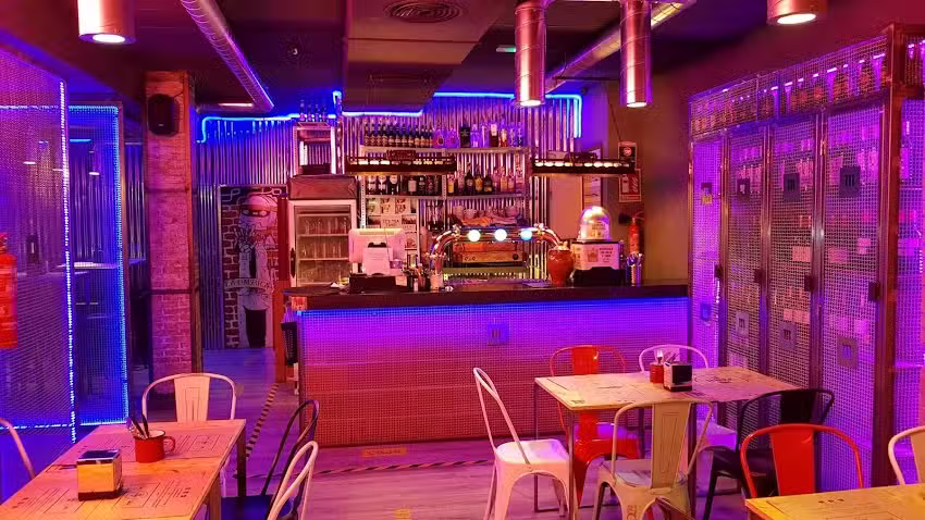 La Fabrica 1984 (Pla&ccedil;a de les Flors)