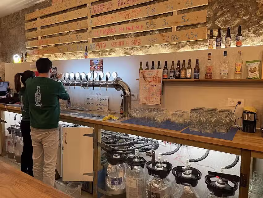 La F&aacute;brica Craft Bar Smach Taproom