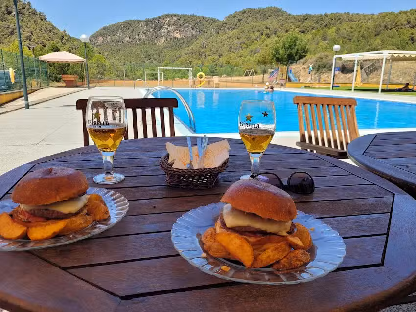 LA FRESC&Oacute; &ndash; Bar & Piscina de La Febr&oacute;
