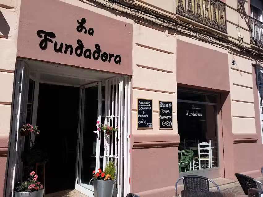 La Fundadora Cafeter&iacute;a & Tartas
