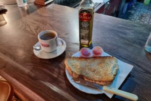 La Gruta Cafe Trebol Bar