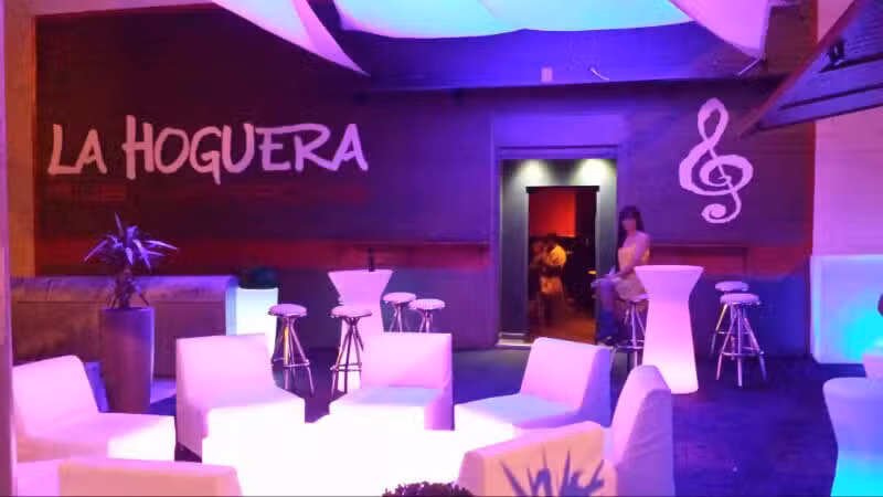 La Hoguera Pub Karaoke