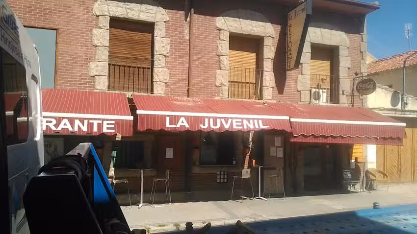 La Juvenil, Restaurante &ndash; Bar