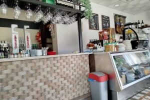 LA LOLA (Abacer&iacute;a y Tapas)