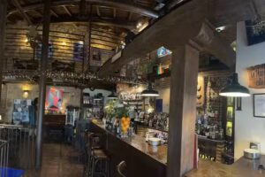 La Mandr&aacute;gora caf&eacute;-bar.