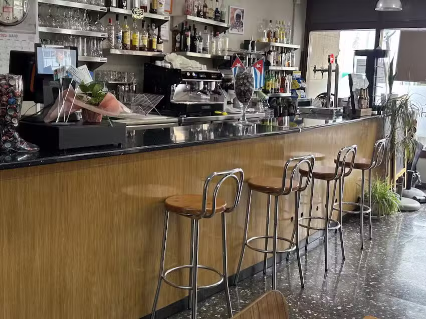 LA PEQUE&Ntilde;A HABANA CAF&Egrave;