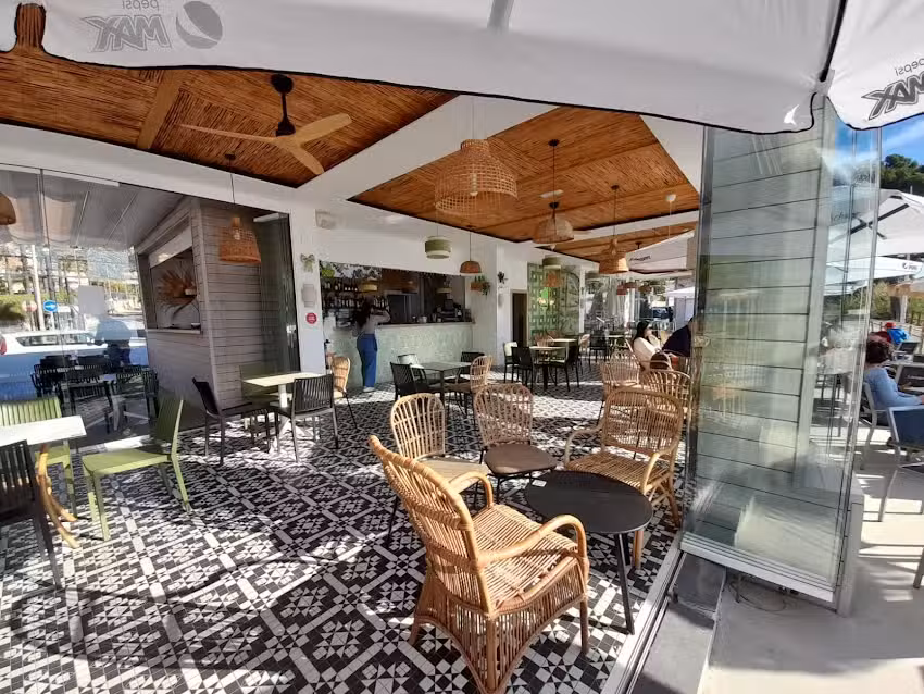 La Perla Negra. Beach Bar.