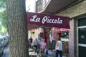 La piccola; Bar, cafeter&iacute;a, restaurante.