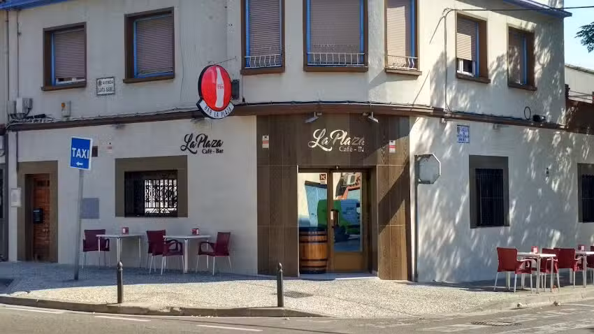 La Plaza caf&eacute;-bar
