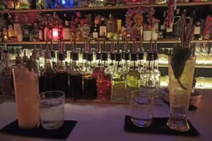 La Santor&iacute;a Cocktail Bar