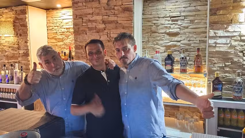 La Sociedad &ndash; Copas y Karaoke