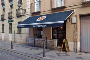 La Trinxera Vermuteria Bar de Tapas