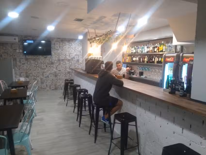 La tukah bar