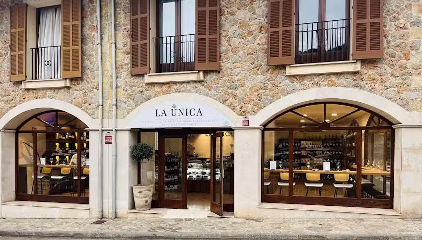 La &Uacute;nica by Castarosa