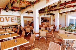 La Vista Bar and Kitchen