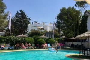 Laguna Restaurant Bar and Pool