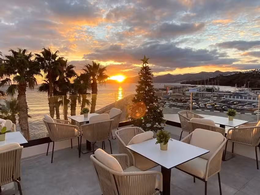 Las Amigas Rooftop Bar