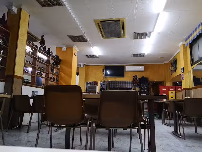 Las Brujas Bar