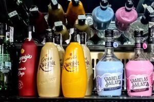 Las Cavas Del Champ&aacute;n