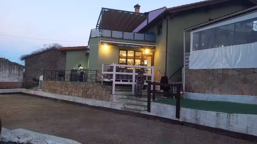 Las G&uuml;elinas