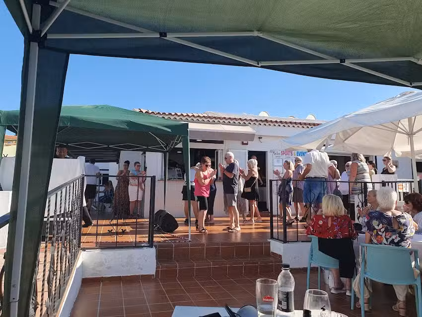 Las Rosa&rsquo;s &ndash; George&rsquo;s Bar & Restaurant