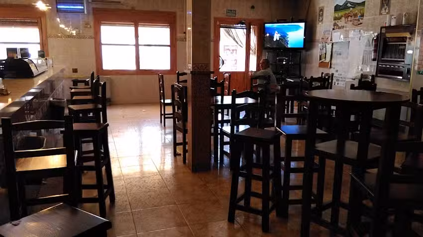 Las Tres Mu&ntilde;ecas