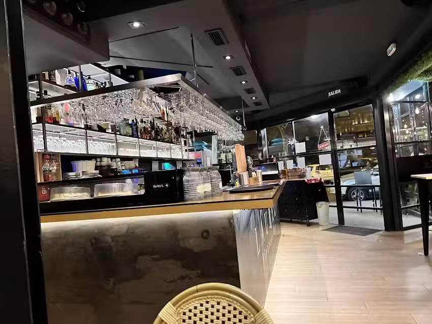 L&aacute;urel Piparras Bar