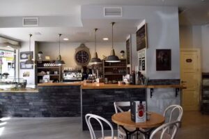 Le Petit Caf&eacute;