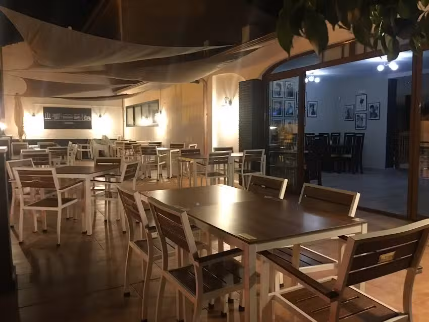 Legends Bar & Restaurant