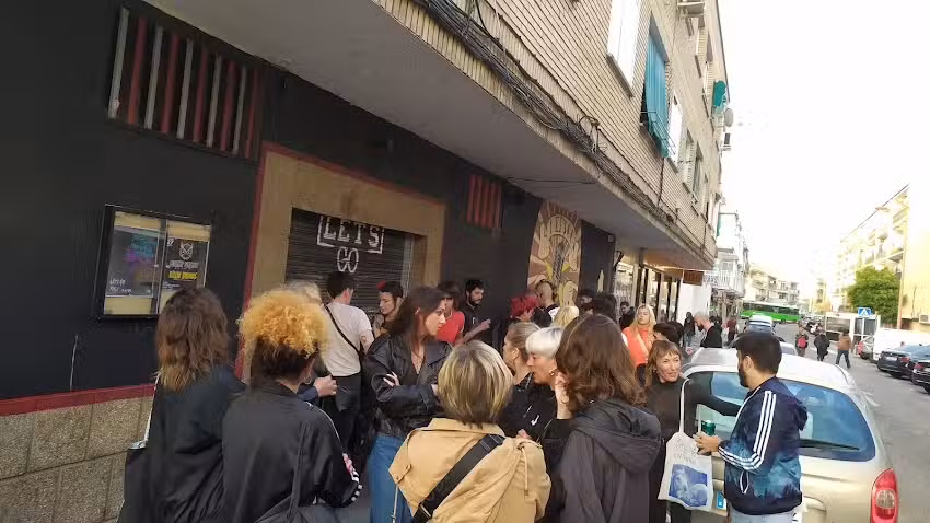 Let&rsquo;s Go Rock Bar