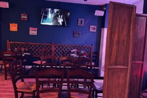 L&eacute;vel bistro bar