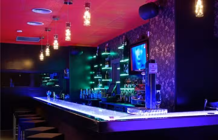 Lips Cocktail Lounge Club