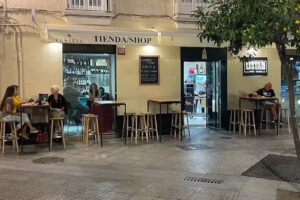 List&aacute;n Wine Tasca