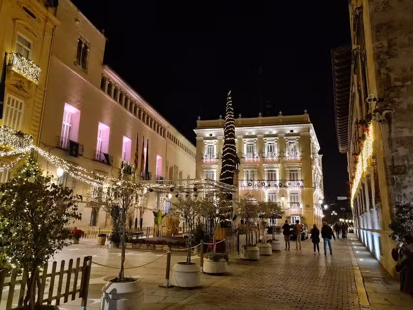 Lladr&oacute; Lounge Bar