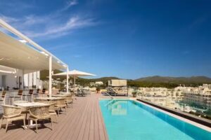 Llum Rooftop Bar & Restaurant