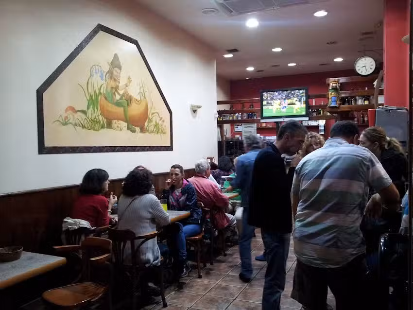 Lolo&acute;s Caf&eacute; Bar