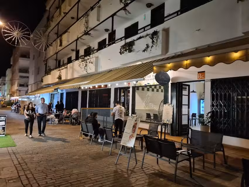 LORO BLANCO &ndash; Cocktail & Tapas