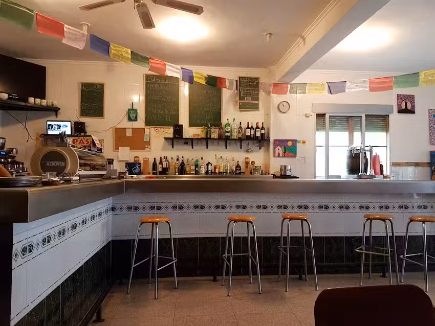 Los Calpes Bar, Campo Base
