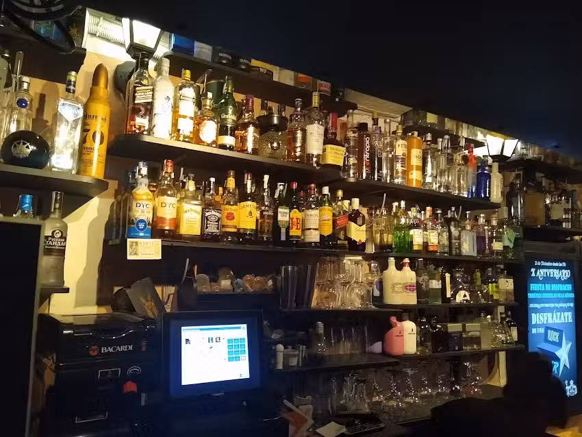 Los Cl&aacute;sicos Pub