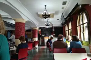 Los DOM&Iacute;NGUEZ BAR&bull;RESTAURANTE.