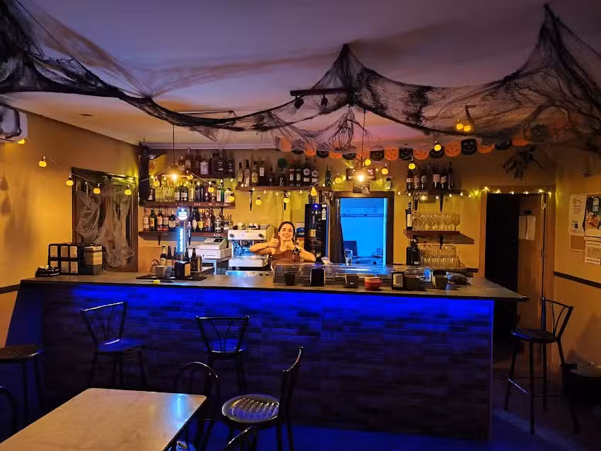 Los Huertos Bar