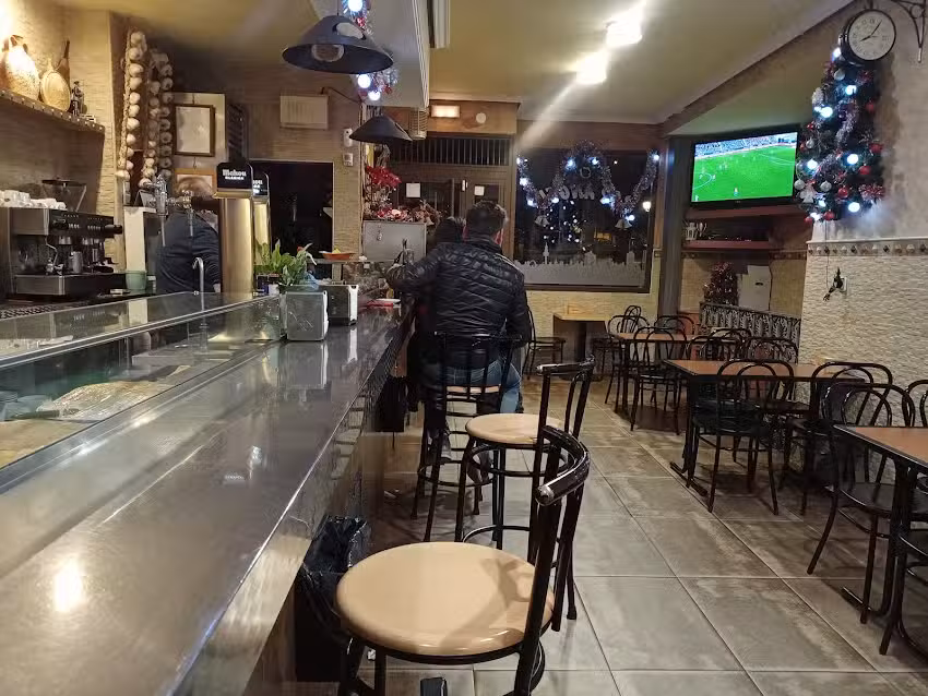 Los Madro&ntilde;os Caf&eacute; Bar