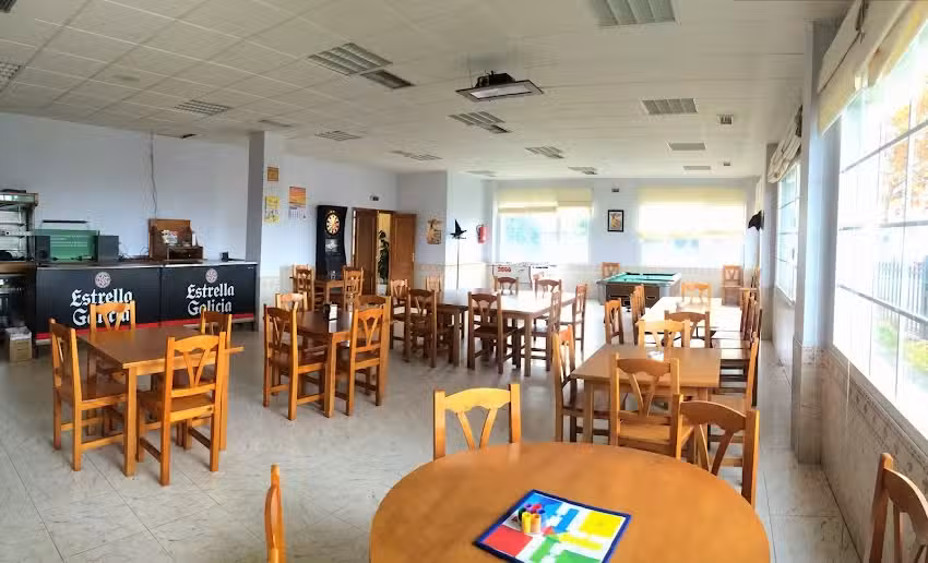 Los Muelles Caf&eacute; Bar