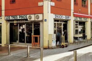 LOS TRES PINOS Snack Bar