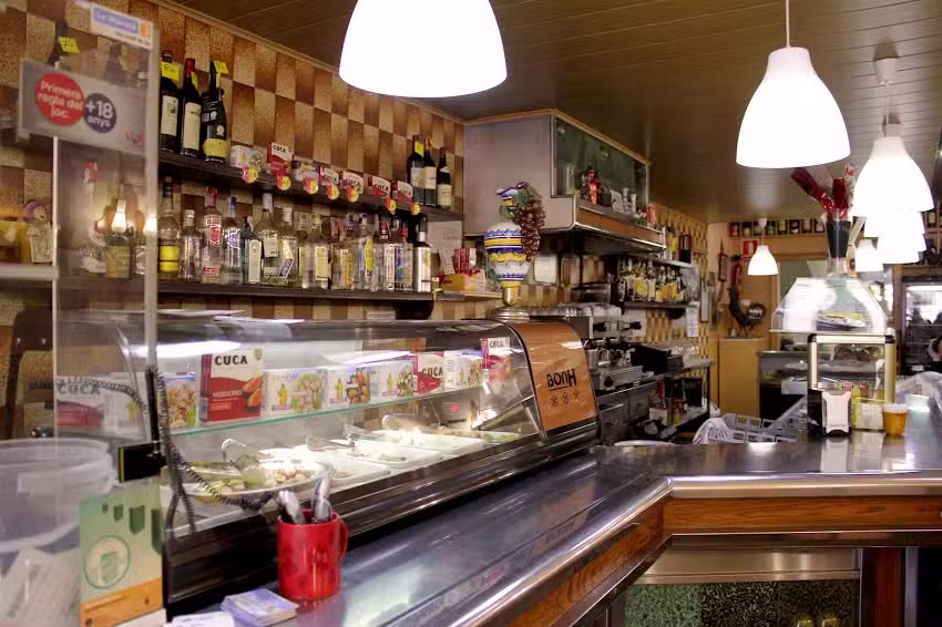 Loter&iacute;as y Bar caf&eacute; pe&ntilde;a